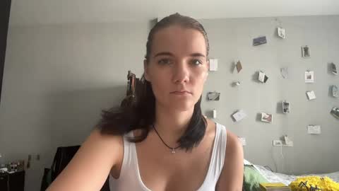 Snapshot of moniquerinn chatting on 05-05-26, 06:54 Rose online show from 05-05-26, 06:54