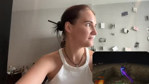 Snapshot of moniquerinn chatting on 05-07-26, 08:42 Rose online show from 05-07-26, 08:42