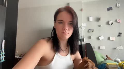 Snapshot of moniquerinn chatting on 05-08-26, 07:03 Rose online show from 05-08-26, 07:03