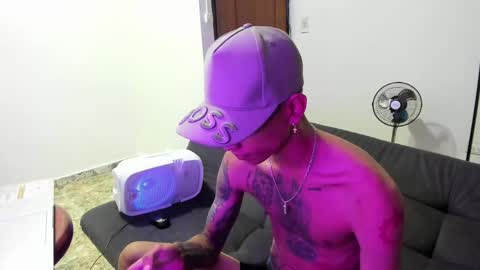 Snapshot of monkeyd_66 chatting on 01-06-25, 01:30 monkeyd_66 online show from 01-06-25, 01:30