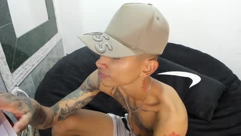 Snapshot of monkeyd_66 chatting on 02-01-25, 01:44 monkeyd_66 online show from 02-01-25, 01:44