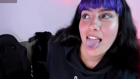 Lu online show from 10-04-25, 04:43