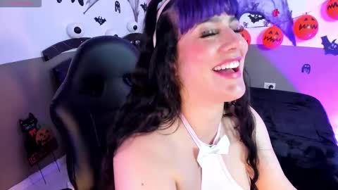 Lu online show from 10-29-25, 05:10