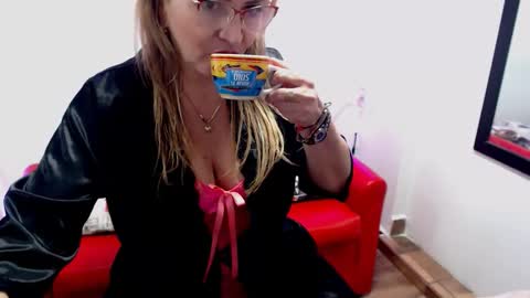 Snapshot of monserrat_diva chatting on 10-01-25, 11:00 monserrat_diva online show from 10-01-25, 11:00
