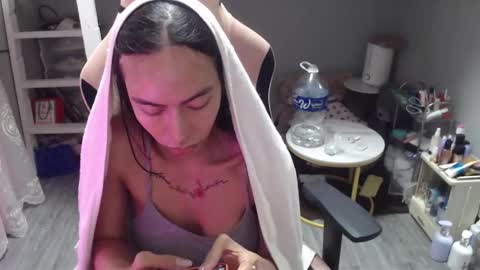 ELYSE A SIMPLE GIRL online show from 12-22-25, 10:45