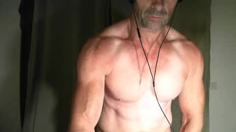 Snapshot of monsterdildos chatting on 10-21-25, 09:21 monsterdildos online show from 10-21-25, 09:21