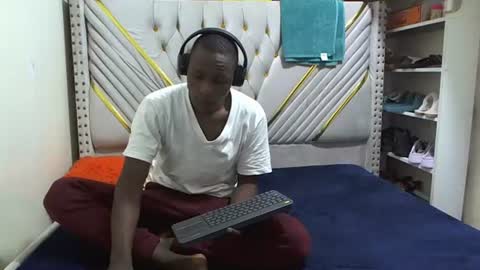 monstrous_cock1 online show from 06-25-26, 07:35