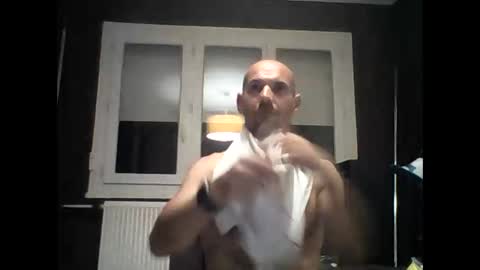 Snapshot of montmasse chatting on 04-06-26, 08:32 montmasse online show from 04-06-26, 08:32