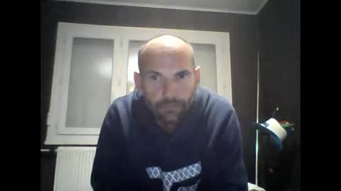Snapshot of montmasse chatting on 04-19-26, 09:06 montmasse online show from 04-19-26, 09:06