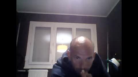 Snapshot of montmasse chatting on 04-22-26, 08:32 montmasse online show from 04-22-26, 08:32