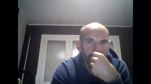 Snapshot of montmasse chatting on 05-04-26, 09:00 montmasse online show from 05-04-26, 09:00