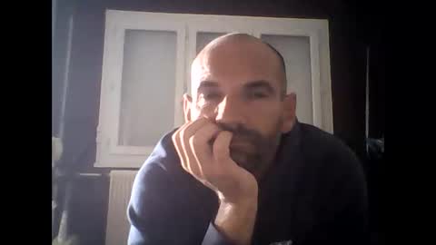 Snapshot of montmasse chatting on 05-06-26, 02:33 montmasse online show from 05-06-26, 02:33