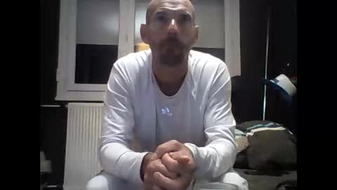 Snapshot of montmasse chatting on 05-15-26, 09:33 montmasse online show from 05-15-26, 09:33