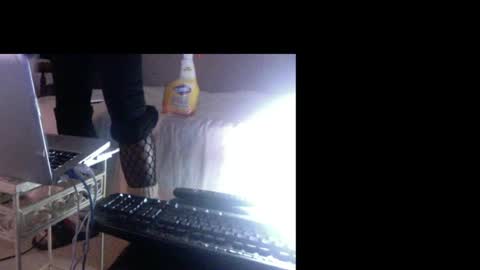 Snapshot of montydxxx2 chatting on 06-19-26, 01:32 montydxxx2 online show from 06-19-26, 01:32