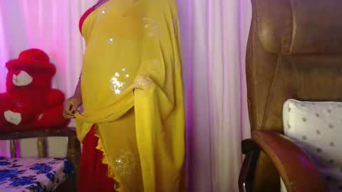 Snapshot of moody_maya chatting on 10-21-25, 11:44 Maya online show from 10-21-25, 11:44