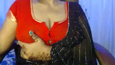 Snapshot of moody_maya chatting on 10-31-25, 11:44 Maya online show from 10-31-25, 11:44