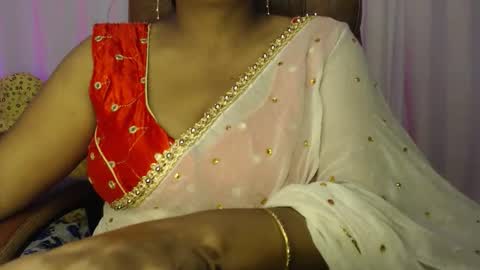 Snapshot of moody_maya chatting on 11-16-25, 06:52 Maya online show from 11-16-25, 06:52