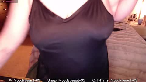 Snapshot of moodybeauty69 chatting on 02-25-25, 03:27 Mia Bailey - M-T-W-T 10am EST online show from 02-25-25, 03:27
