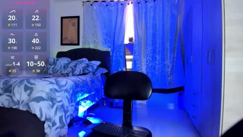 Snapshot of moollly_ chatting on 10-31-25, 02:18 moollly_ online show from 10-31-25, 02:18