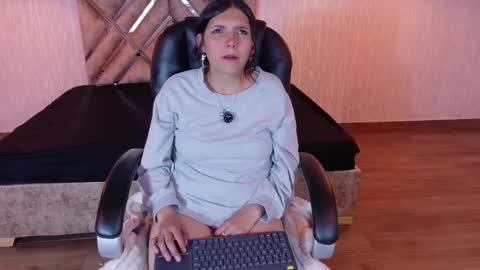 Moon  online show from 11-20-25, 03:23