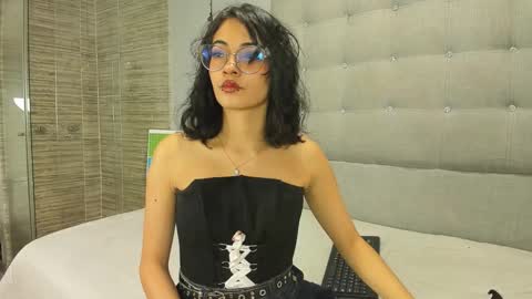 Elizabeth  online show from 10-24-25, 10:28