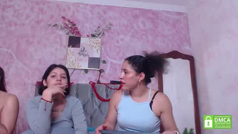 Snapshot of moon_hill chatting on 10-12-25, 12:09 Moon Hill online show from 10-12-25, 12:09