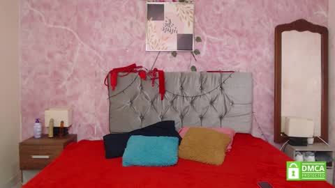 Snapshot of moon_hill chatting on 10-26-25, 05:41 Moon Hill online show from 10-26-25, 05:41