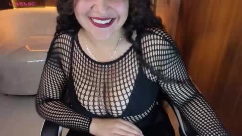 Snapshot of moon_tx chatting on 10-12-25, 01:10 Online 800 to 1400 online show from 10-12-25, 01:10