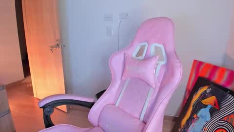 Snapshot of moon_wills chatting on 11-22-25, 12:31 MOON online show from 11-22-25, 12:31