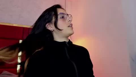 Snapshot of moon_winy chatting on 06-17-26, 11:23 Winy online show from 06-17-26, 11:23