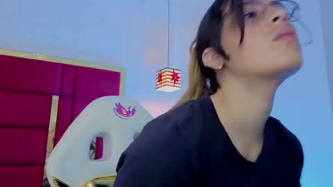 Snapshot of moon_winy chatting on 06-24-26, 11:31 Winy online show from 06-24-26, 11:31