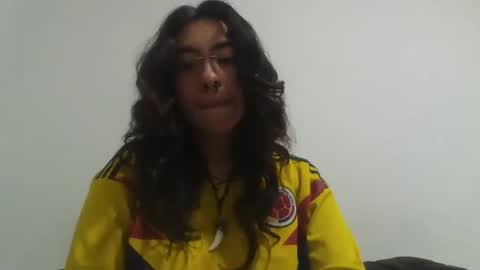 Snapshot of moonandzukko chatting on 03-31-26, 12:34 moonandzukko online show from 03-31-26, 12:34