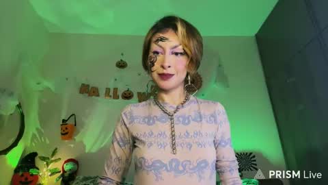 Snapshot of mooncinna chatting on 11-01-25, 10:23 Cinna online show from 11-01-25, 10:23