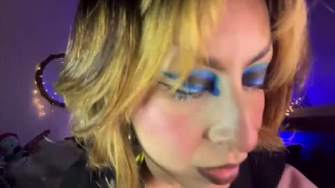 Snapshot of mooncinna chatting on 11-16-25, 05:40 Cinna online show from 11-16-25, 05:40