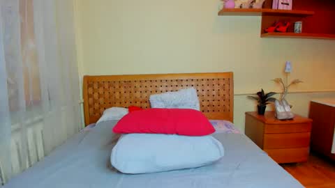 Lena online show from 10-27-25, 07:12