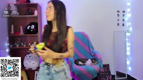 Snapshot of moonlady_ chatting on 12-08-24, 12:18 MOON online show from 12-08-24, 12:18