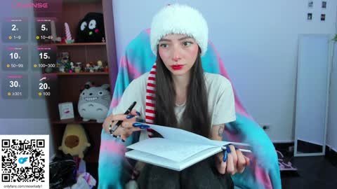 Snapshot of moonlady_ chatting on 12-15-24, 09:09 MOON online show from 12-15-24, 09:09