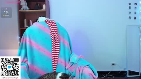 Snapshot of moonlady_ chatting on 12-18-24, 03:04 MOON online show from 12-18-24, 03:04