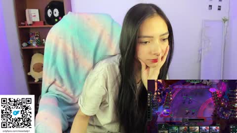 Snapshot of moonlady_ chatting on 01-17-25, 11:07 MOON online show from 01-17-25, 11:07