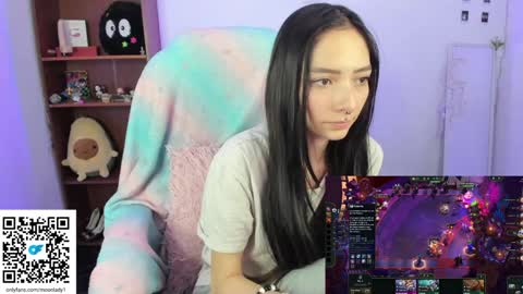 Snapshot of moonlady_ chatting on 01-18-25, 05:20 MOON online show from 01-18-25, 05:20