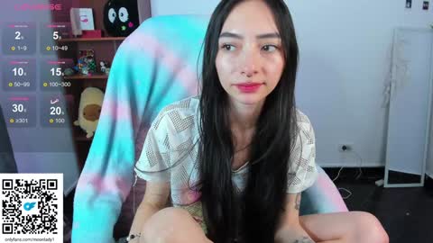 Snapshot of moonlady_ chatting on 01-21-25, 03:26 MOON online show from 01-21-25, 03:26