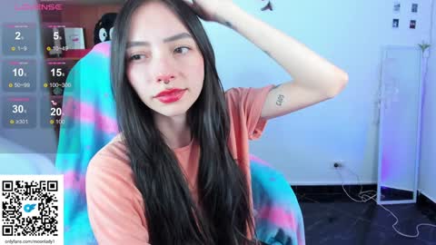 Snapshot of moonlady_ chatting on 01-24-25, 10:19 MOON online show from 01-24-25, 10:19
