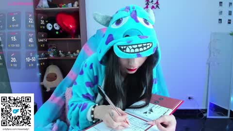 Snapshot of moonlady_ chatting on 01-29-25, 02:40 MOON online show from 01-29-25, 02:40