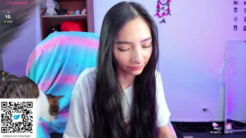 Snapshot of moonlady_ chatting on 02-01-25, 02:37 MOON online show from 02-01-25, 02:37
