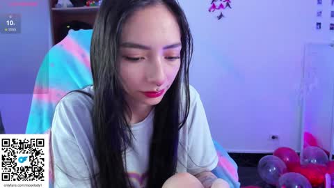 Snapshot of moonlady_ chatting on 02-04-25, 11:27 MOON online show from 02-04-25, 11:27