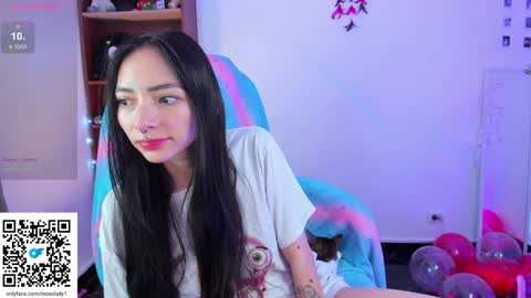 Snapshot of moonlady_ chatting on 02-05-25, 02:29 MOON online show from 02-05-25, 02:29