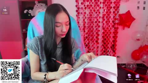 Snapshot of moonlady_ chatting on 02-24-25, 11:19 MOON online show from 02-24-25, 11:19