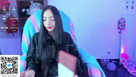 Snapshot of moonlady_ chatting on 03-05-25, 02:46 MOON online show from 03-05-25, 02:46