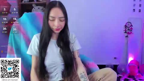 Snapshot of moonlady_ chatting on 03-05-25, 10:10 MOON online show from 03-05-25, 10:10