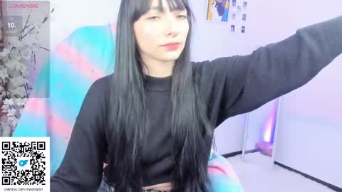 Snapshot of moonlady_ chatting on 09-10-25, 02:33 MOON online show from 09-10-25, 02:33